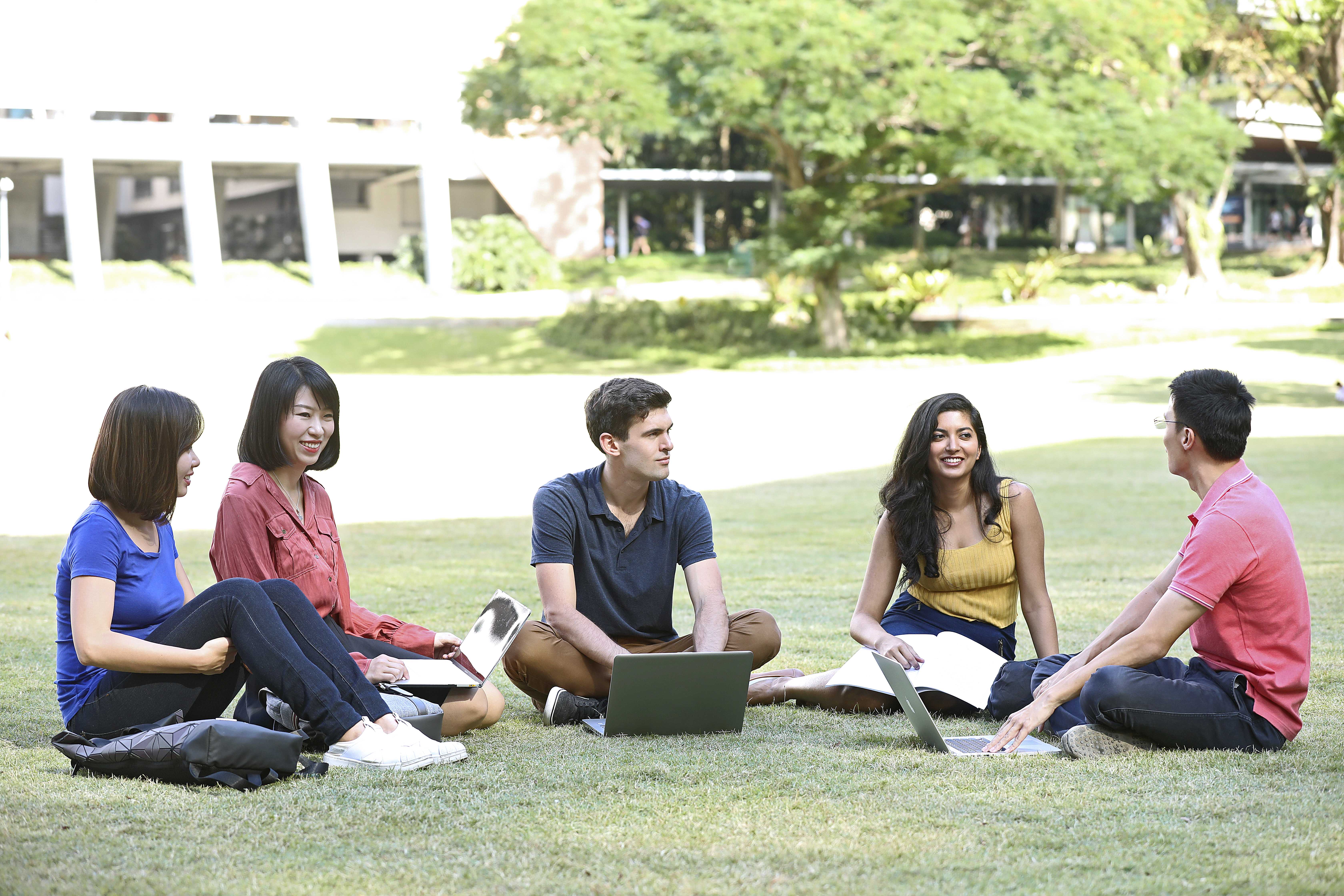 A group of NUS MSBA students studying together