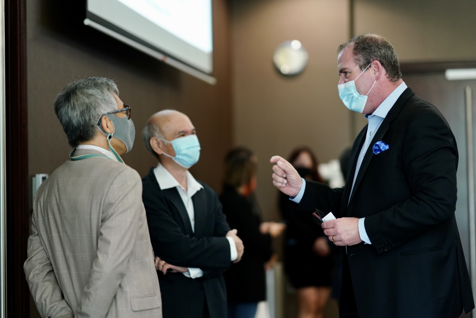 Quek Khor Ping - Senior Visiting Fellow and deptuty director of NUS BAC, Assoc Prof Khoo Siau Cheng, Co-Director of NUS BAC, Todd Blaschka, TigerGraph's Chief Operating Officer having discussion before the signing.